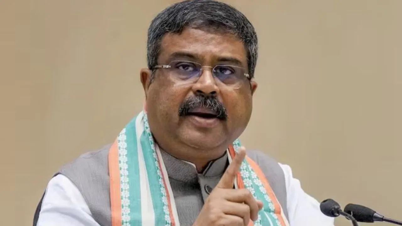 शिक्षा नीति पर राजनीति