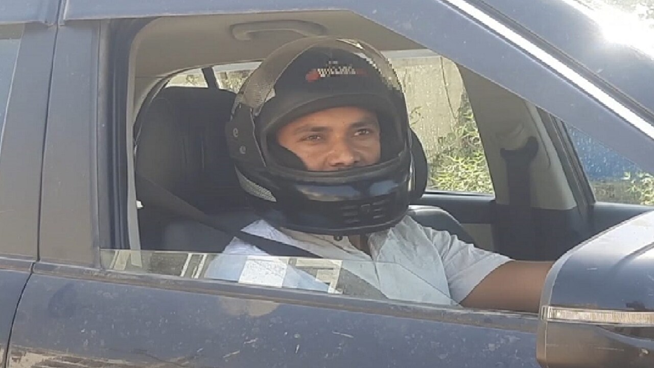 alwar police challan car driver for not wearing helmet